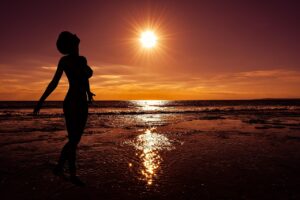 Lee más sobre el artículo Abraza la naturaleza para librarte del estrés: consejos para empezar en el naturismo